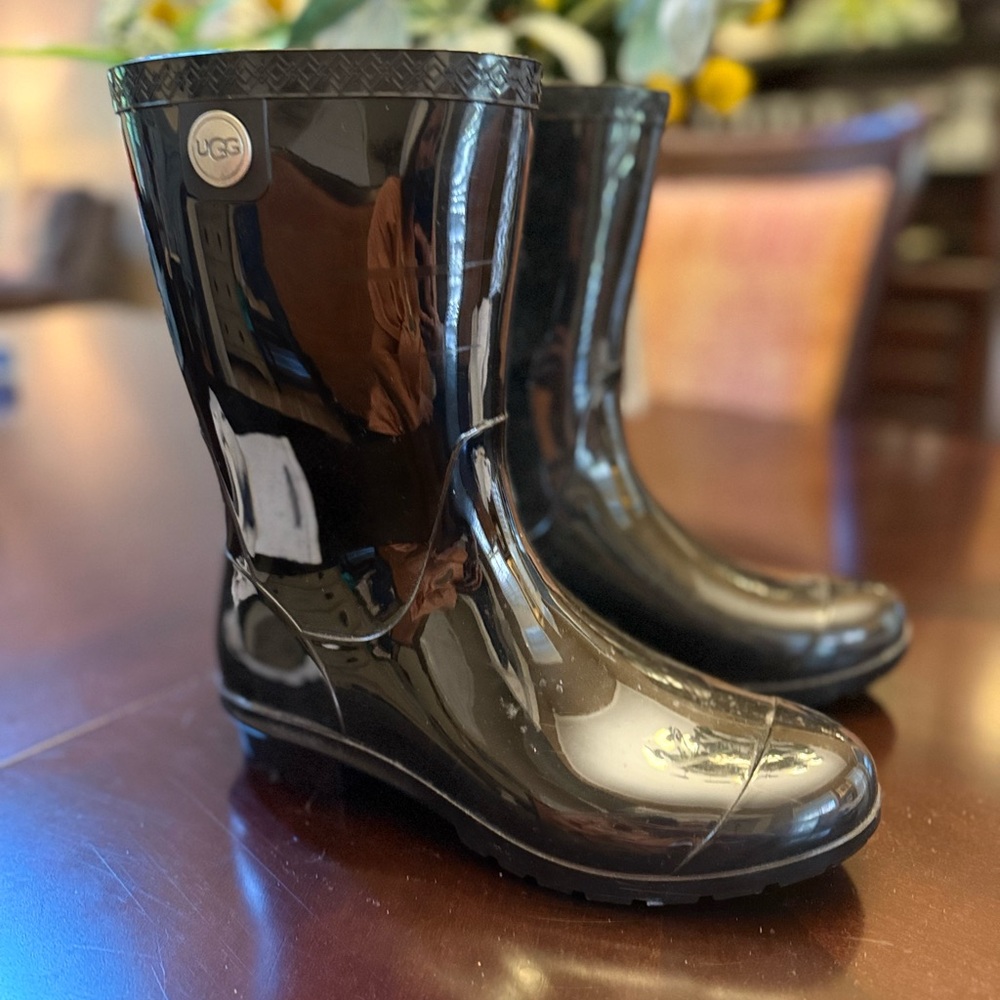 Ugg, black rain boot with fleece insert